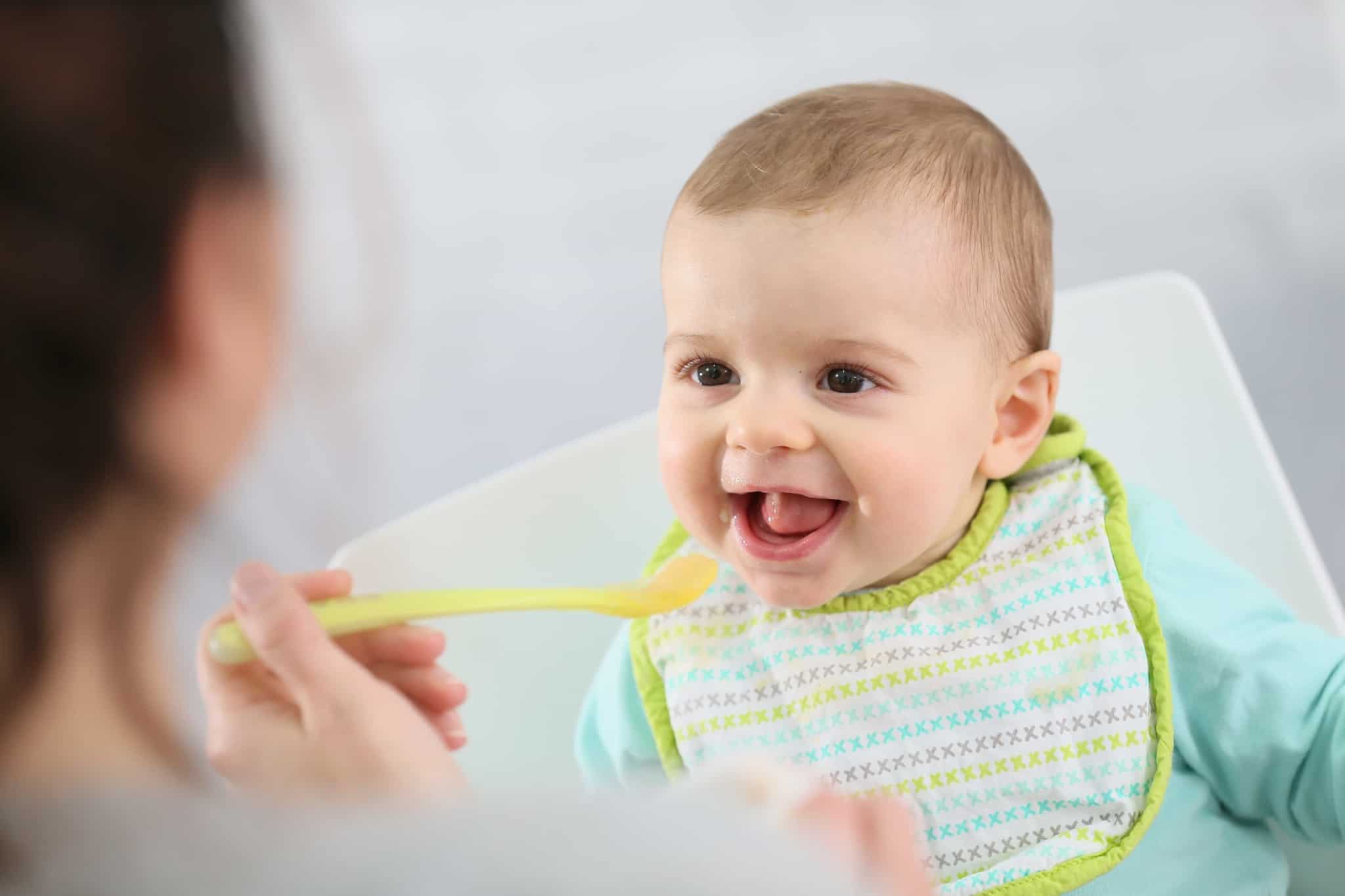 Introducing Solid Foods to Your Baby (Without Stress!)