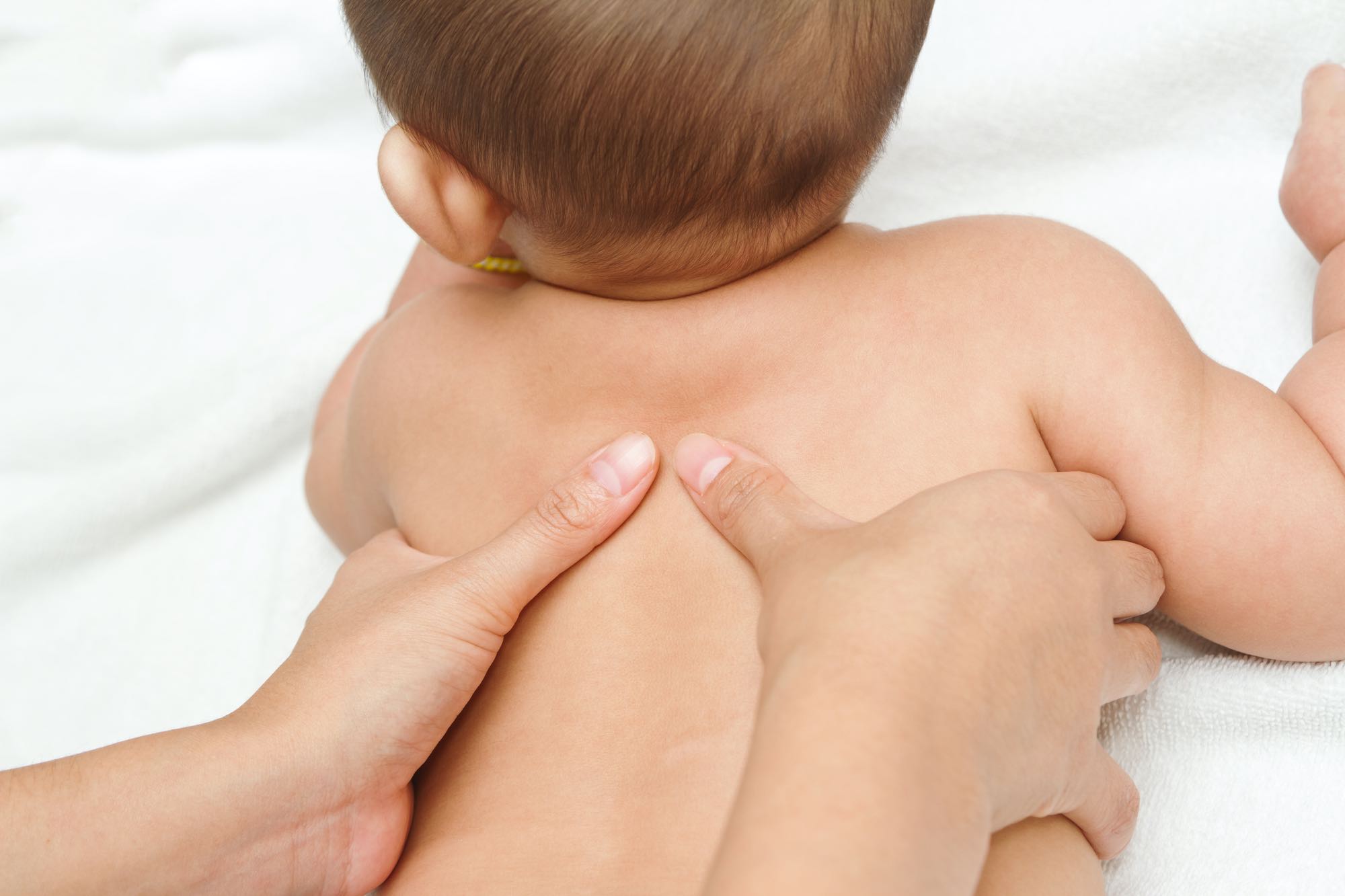 Baby massage. Детский массаж. Массаж детям. Массаж спины младенцу. Массаж спины грудничку.
